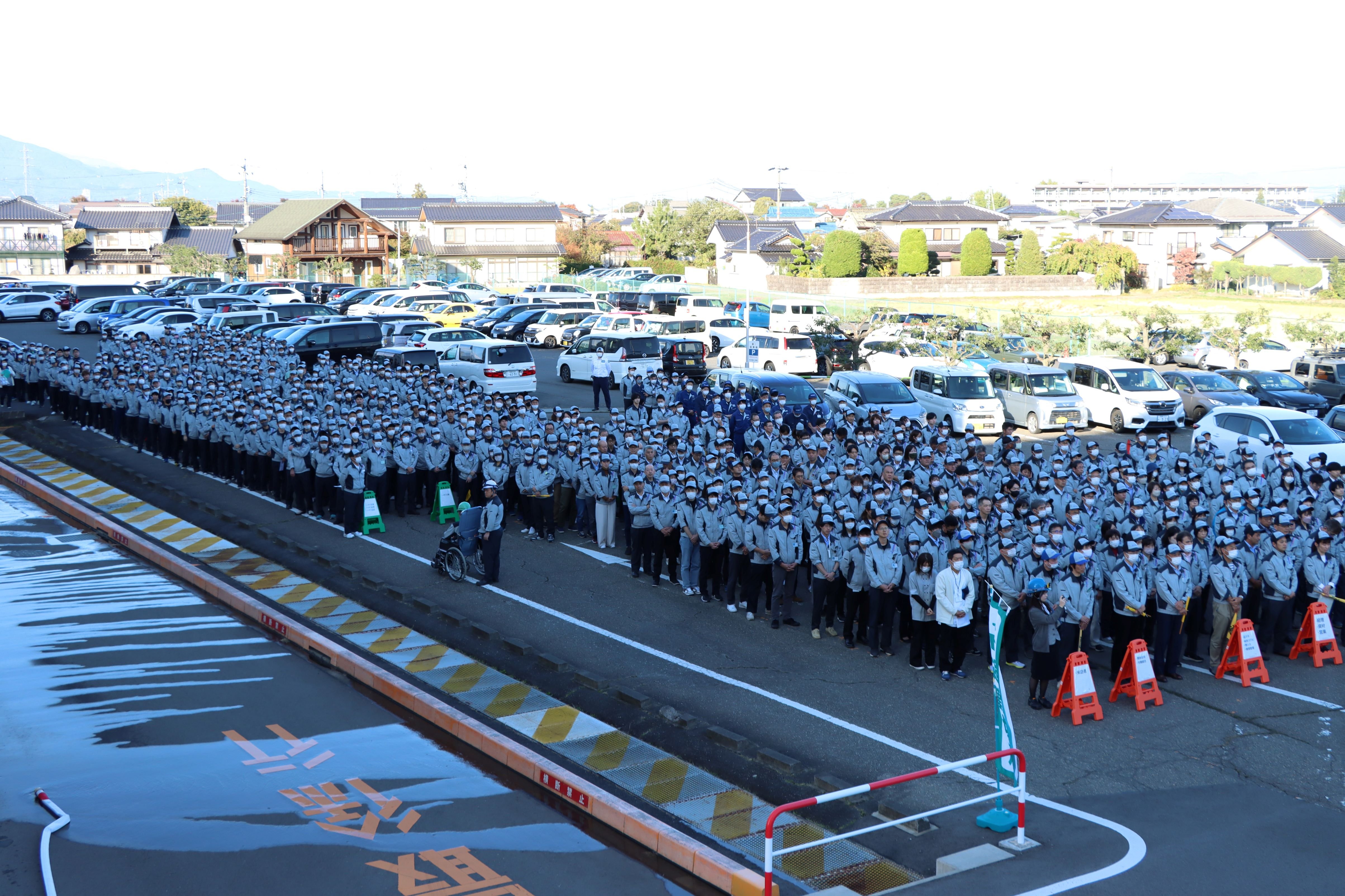 写真_防災訓練における避難訓練の様子.jpg